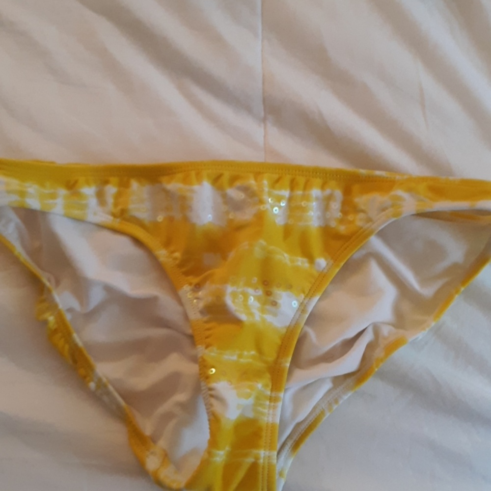 Bikini - Picture 4 of 5